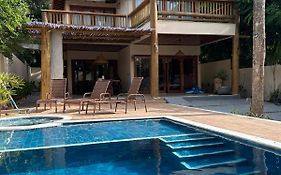 Full-Service Casa Trancoso, New House, 10 Mins Walk To Beach & Quadrado